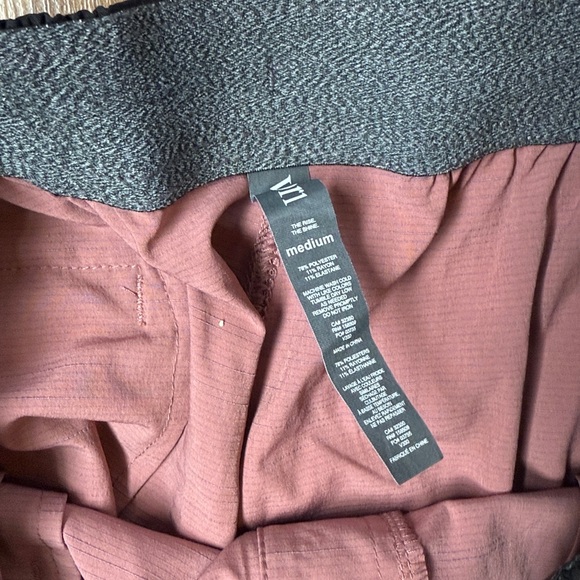 Vuori Men’s 7” Banks Shorts -Marsala Slub-Med - Picture 6 of 7